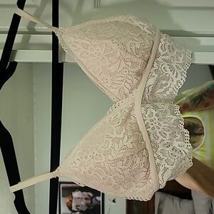 BEAUTIFUL pink bralette! 😍